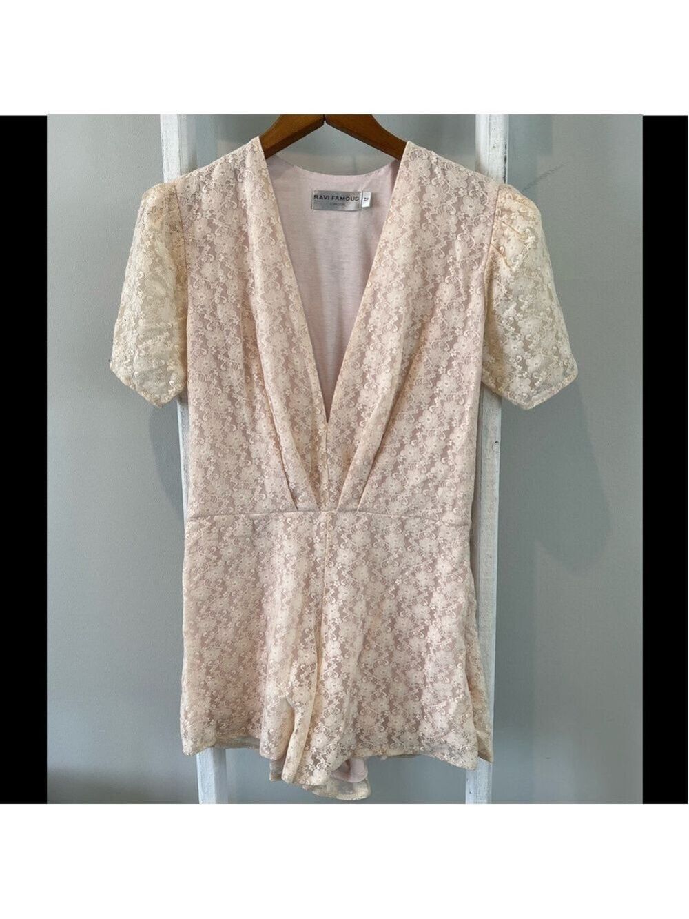 𝅺ravi Famous lace deep v romper size 12
